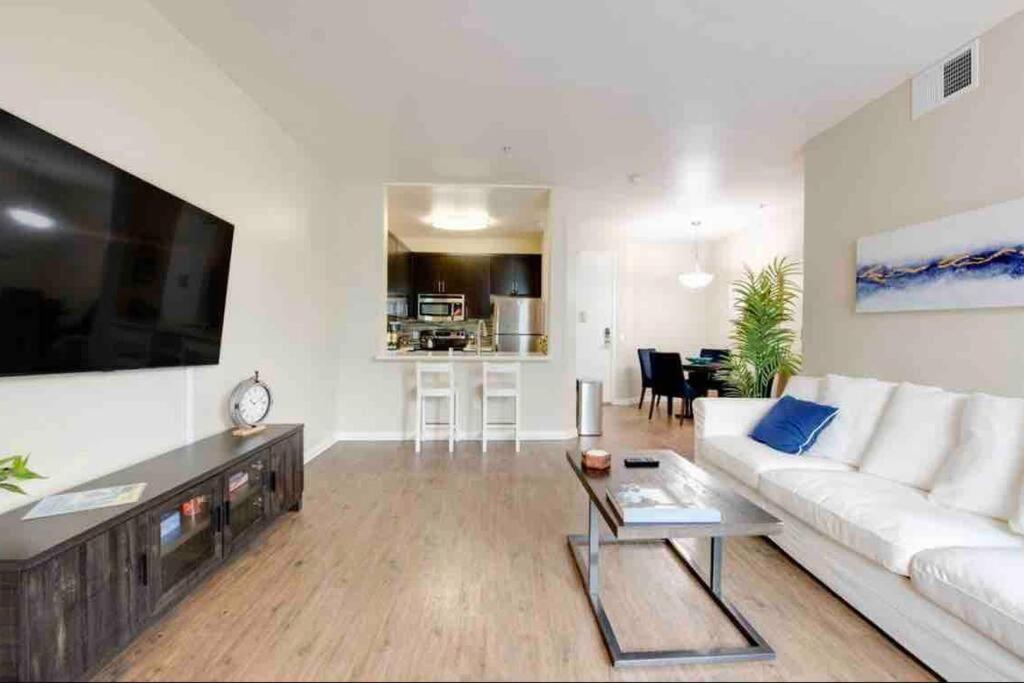 The Nest A Spacious 1 Bedroom With A Pool View Appartement Los Angeles