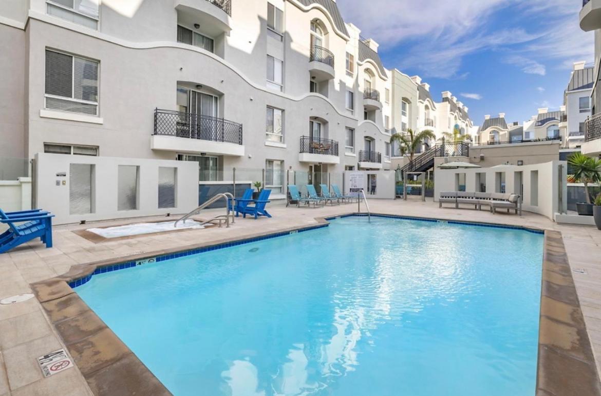 The Nest A Spacious 1 Bedroom With A Pool View Apartment Los Angeles